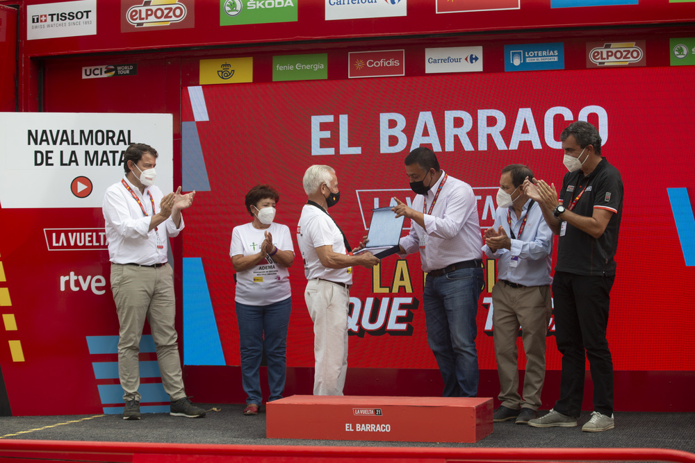La Vuelta rinde homenaje a Víctor Sastre y a El Barraco