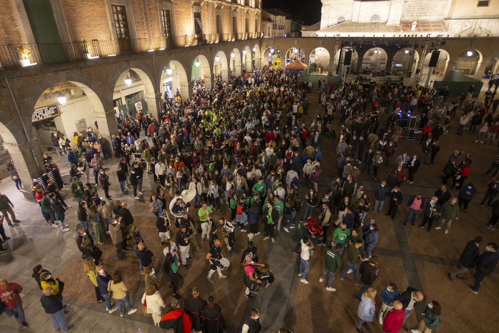 Inicio de las Fiestas de La Santa con el pregón de Protección Civil.  / DAVID CASTRO