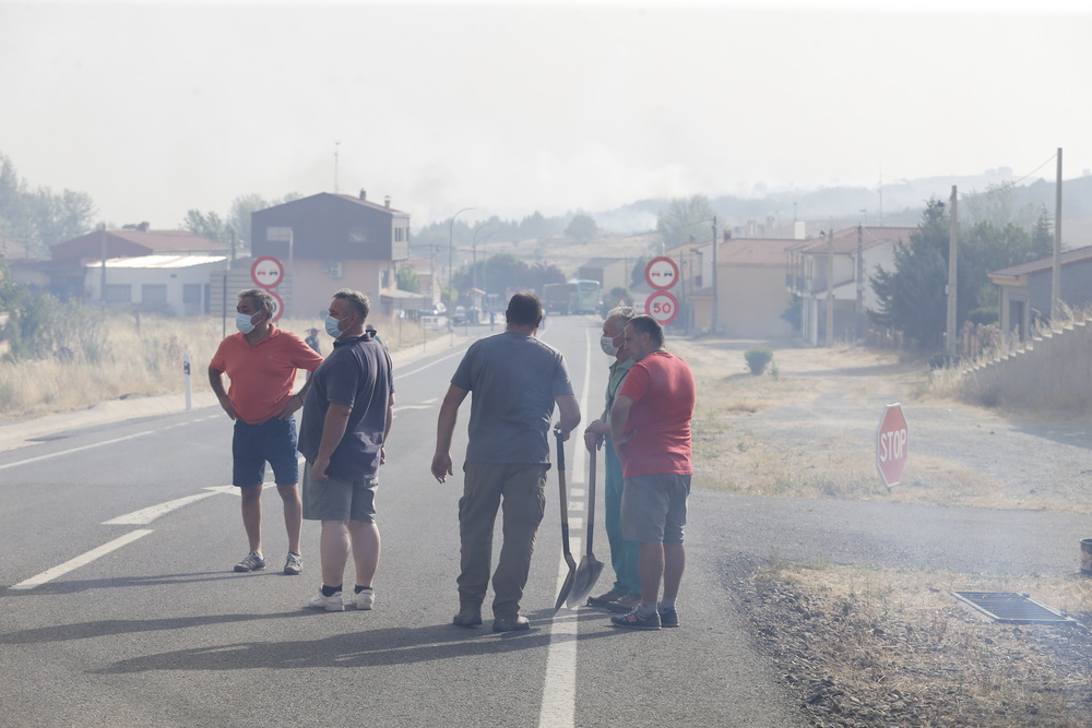 El incendio de la Sierra de la Paramera afecta a varios municipios.  / DAVID CASTRO