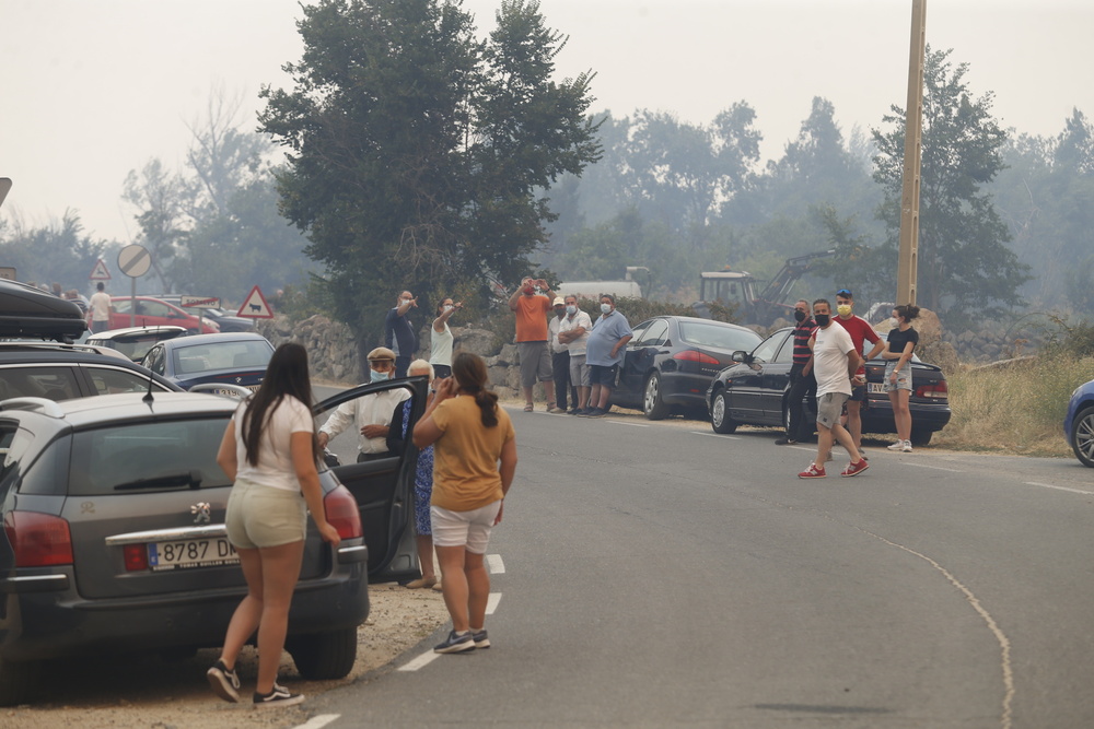 El incendio de la Sierra de la Paramera afecta a varios municipios.  / DAVID CASTRO