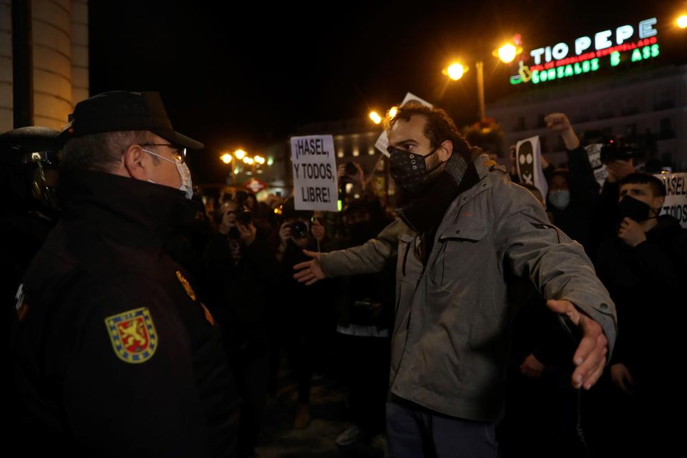 Manifestación en Madrid por la detención de Pablo Hasel  / JUANJO MARTÁ­N