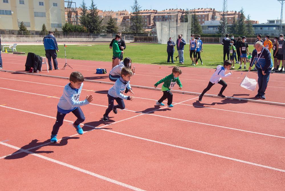 Las pistas de la Ciudad Deportiva se abrieron para esta actividad.  / DAVID CASTRO