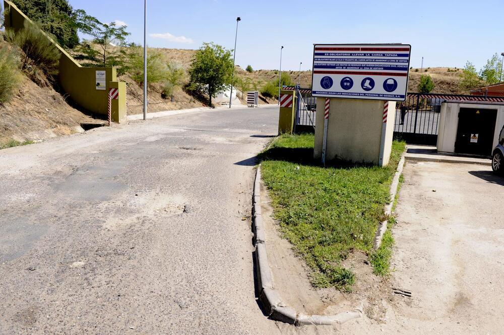 Imagen de la entrada al vertedero de basuras de Toledo. 