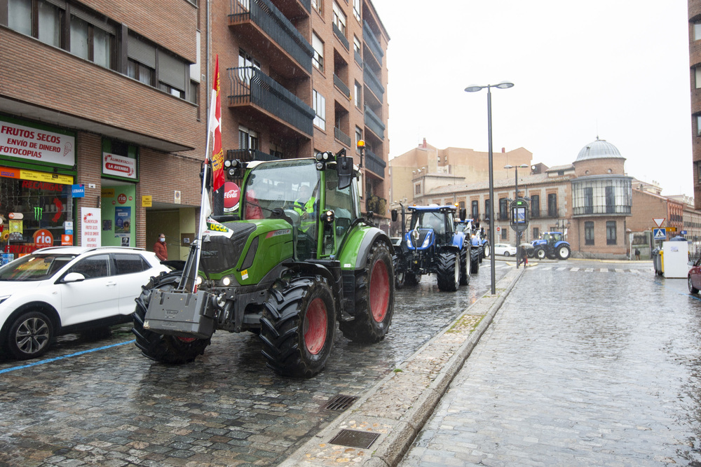 Tractorada por las calles de Ávila organizada por UCCL.  / DAVID CASTRO