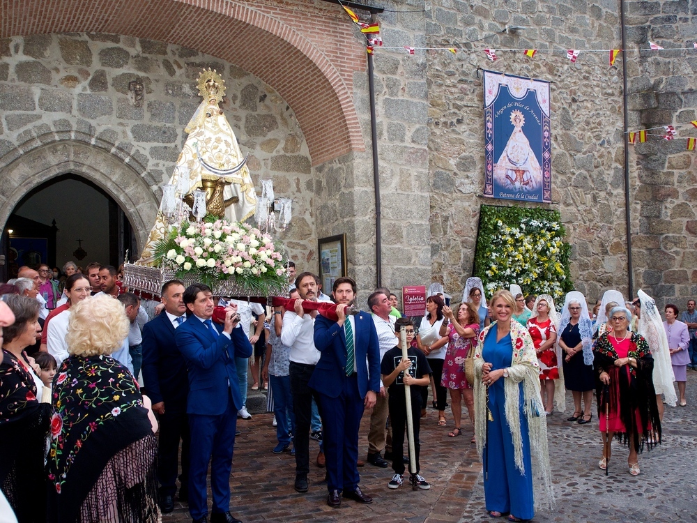 La Virgen del Pilar de Arenas vuelve a salir en procesión