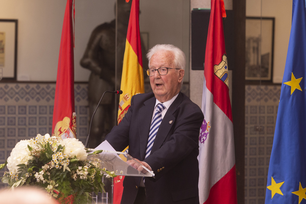 Pedro Sánchez García recibe el Premio A. Duperier con «honor