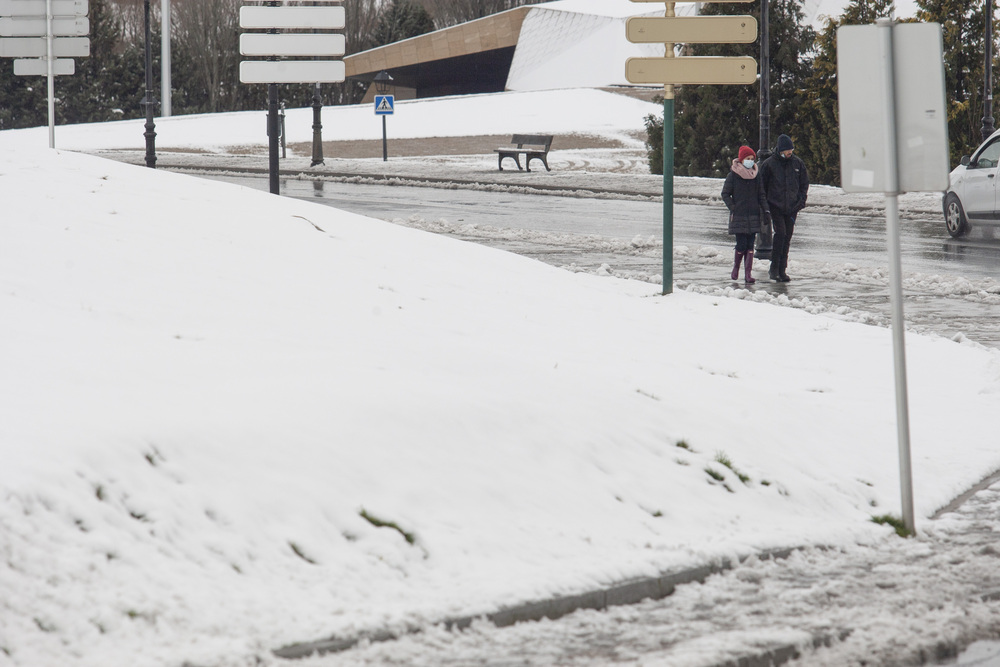 Primera nevada del año sobre la capital.  / DAVID CASTRO