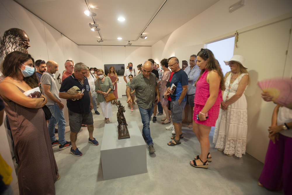 Exposición de José Antonio Elvira en Muñogalindo.  / DAVID CASTRO