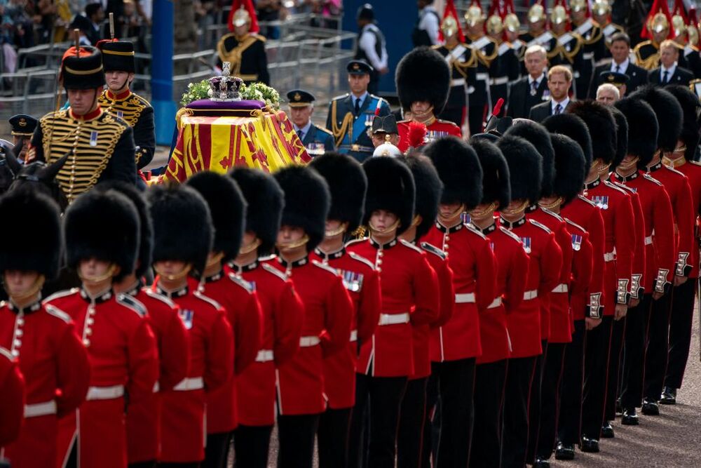 Britain mourns Queen Elizabeth  / POOL