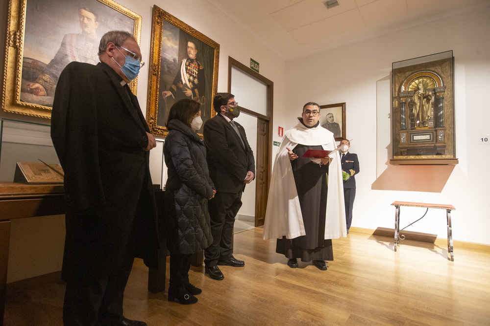La ministra de Defensa, Margarita Robles, asiste a un acto de homenaje a Santa Teresa de Jesús en el 400 aniversario de su canonización.  / ISABEL GARCÍA