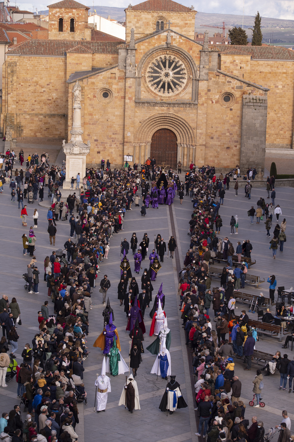 Semana Santa, Sábado de Pasión, Procesión de los Estudiantes, Hermandad Universitaria del Stmo Cristo de los Estudiantes y María Santísima Sede de Sabiduría.  / ISABEL GARCÍA