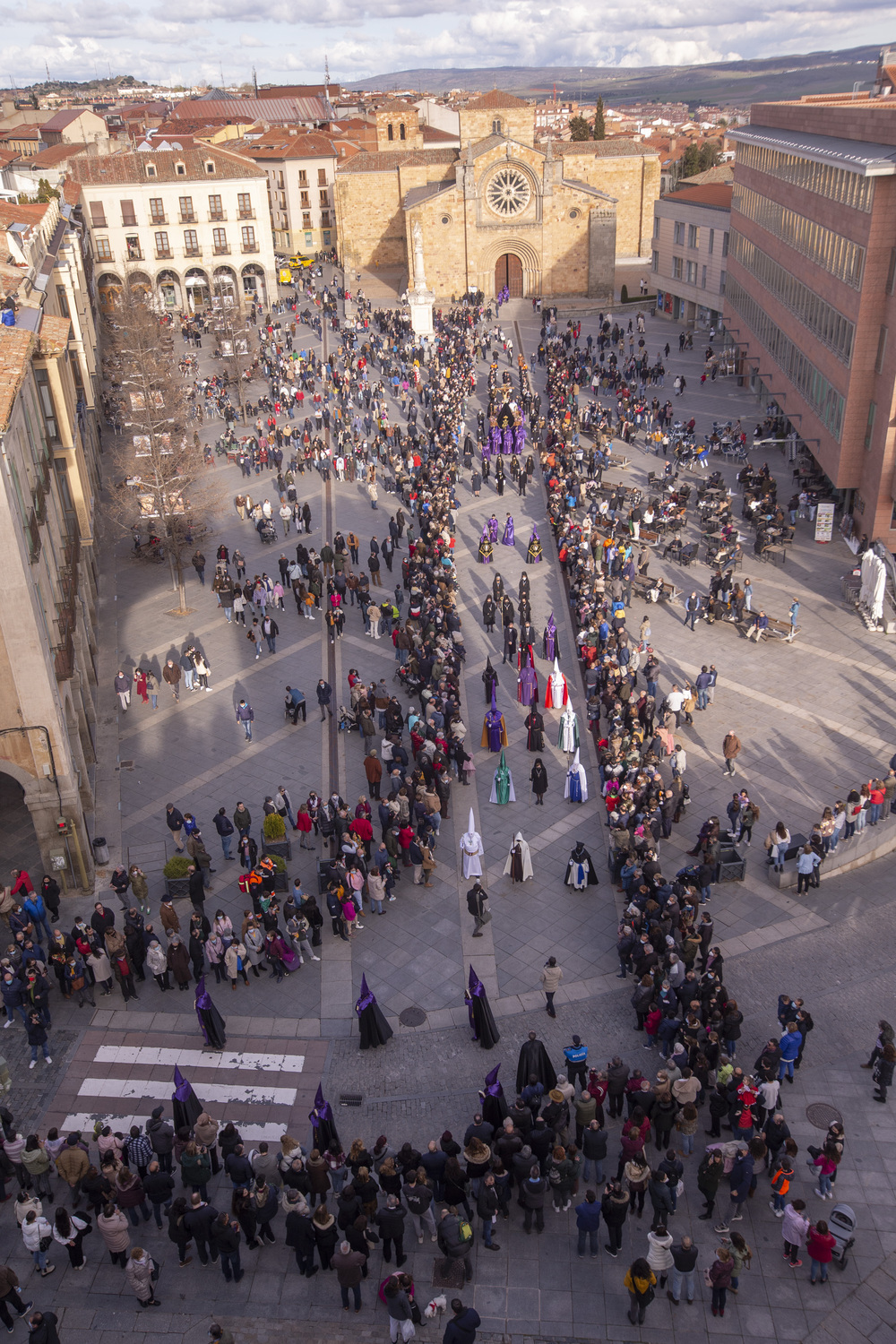 Semana Santa, Sábado de Pasión, Procesión de los Estudiantes, Hermandad Universitaria del Stmo Cristo de los Estudiantes y María Santísima Sede de Sabiduría.  / ISABEL GARCÍA