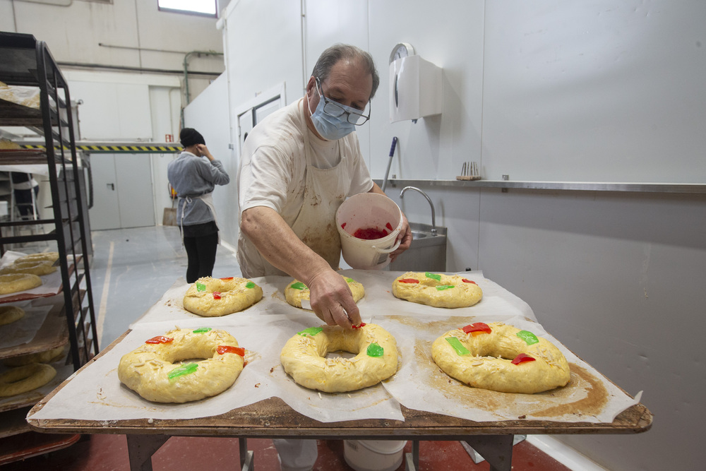 Realización de Roscon de Reyes en la panaderia Pan de panes.