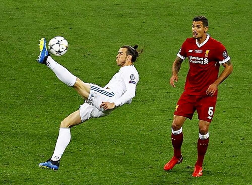 Gareth Bale (i) firmó una actuación inolvidable en la final de Kiev de 2018.