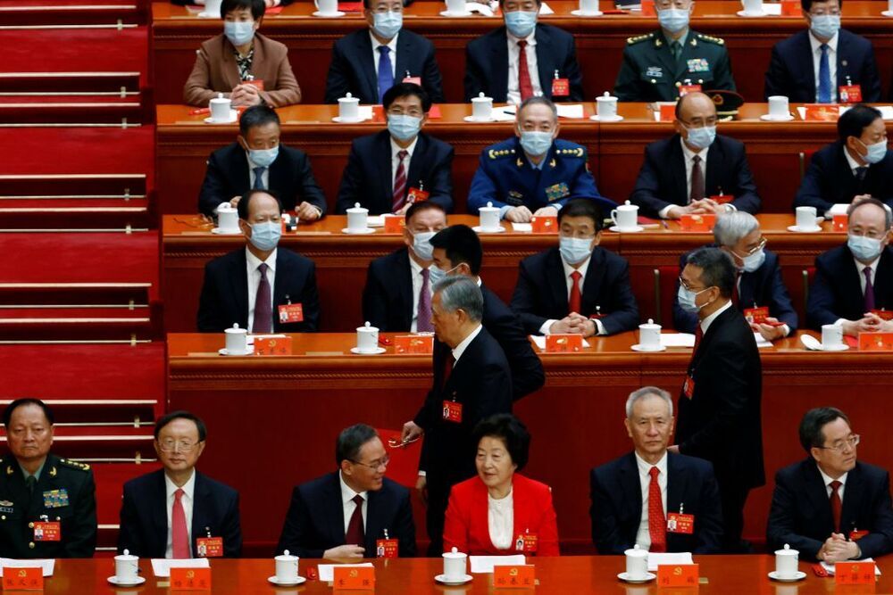 Hu Jintao abandona escoltado el Congreso del Partido Comunista