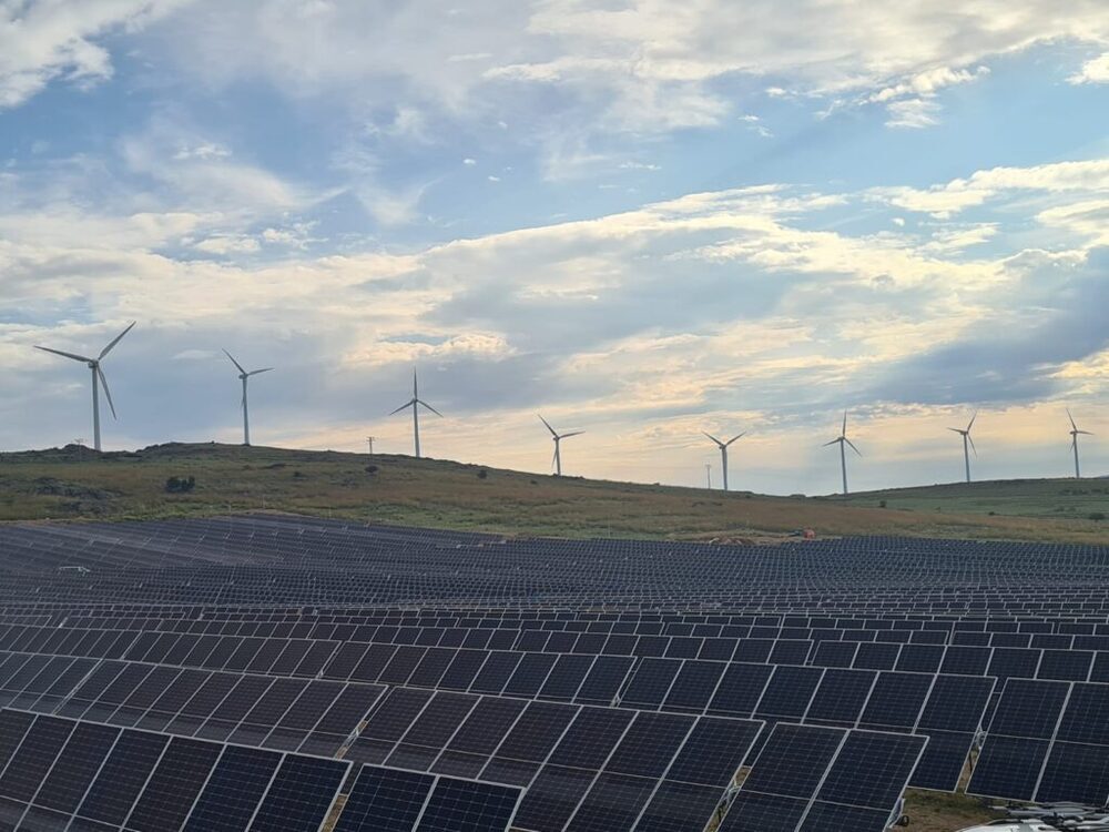 O primeiro projeto híbrido eólico-solar na Espanha, em Ávila
