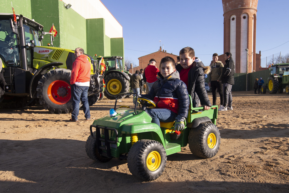 Concentración de tractores Palagüinos en Palacios de Goda.