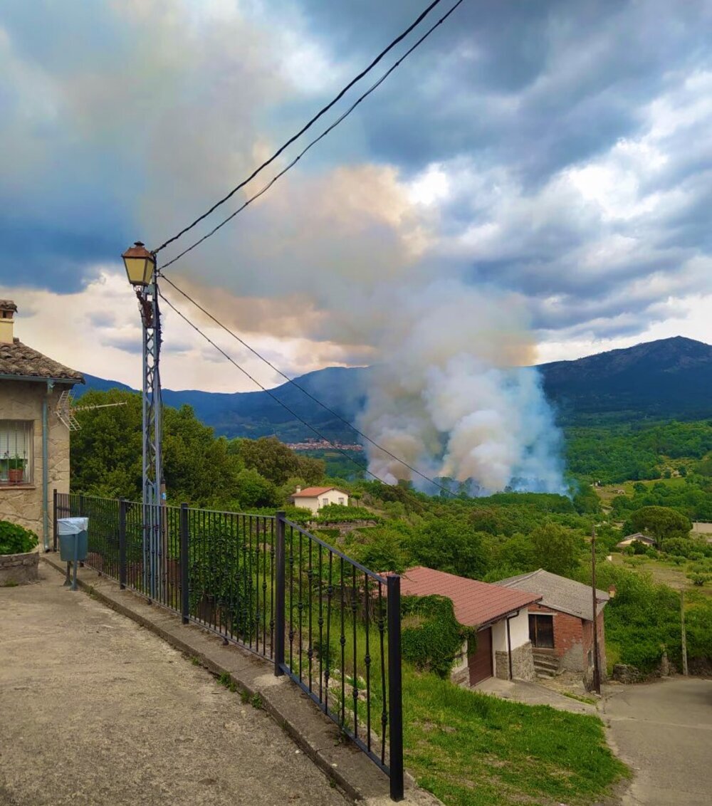 Permanece activo un incendio en el Barranco de las 5 Villas 