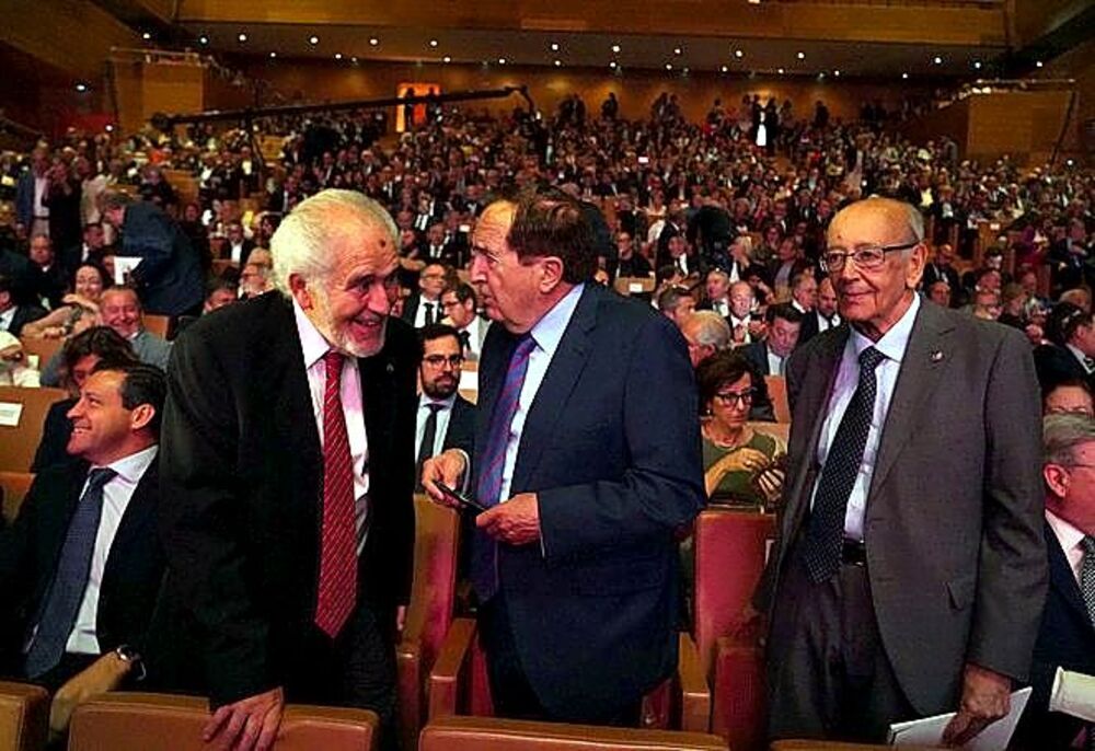 Los expresidentes de la Junta Demetrio Madrid y Juan José Lucas, y de las Cortes Carlos Sánchez Reyes.