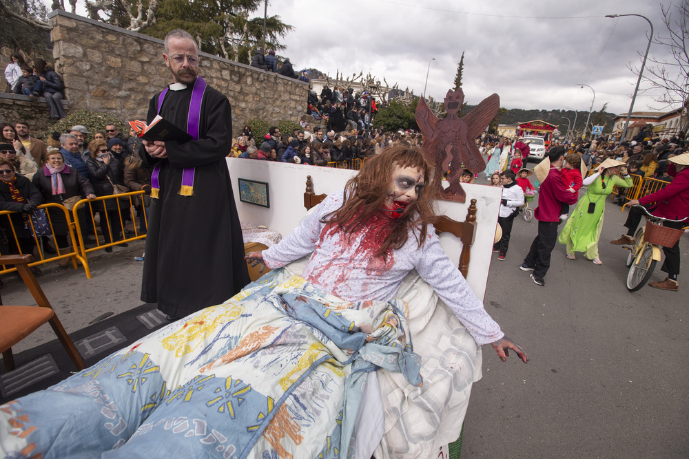  La localidad abulense de Cebreros celebra en Domingo de Piñata con la XXV del Concurso Provincial de Carrozas y Comparsas de su Carnaval, que ya es fiesta de interés turístico nacional.