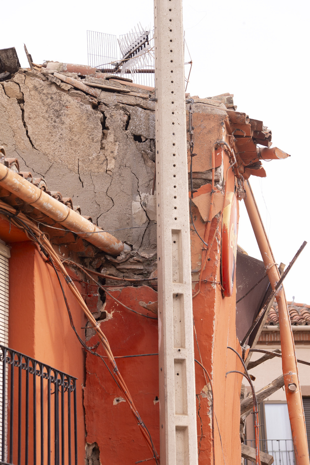 El edificio que albergó en bar Monet en Las Vacas se derrumba