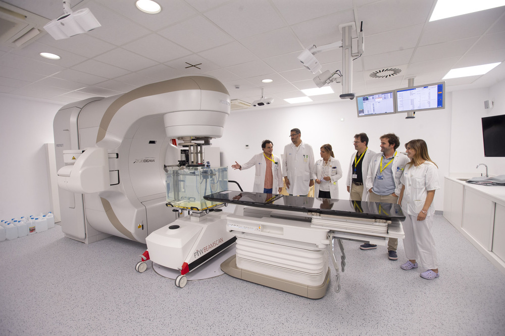 Viisita a la unidad de radioterapia del Hospital Nuestra Señora de Sonsoles con el jefe de radiofísica de Salamanca.
