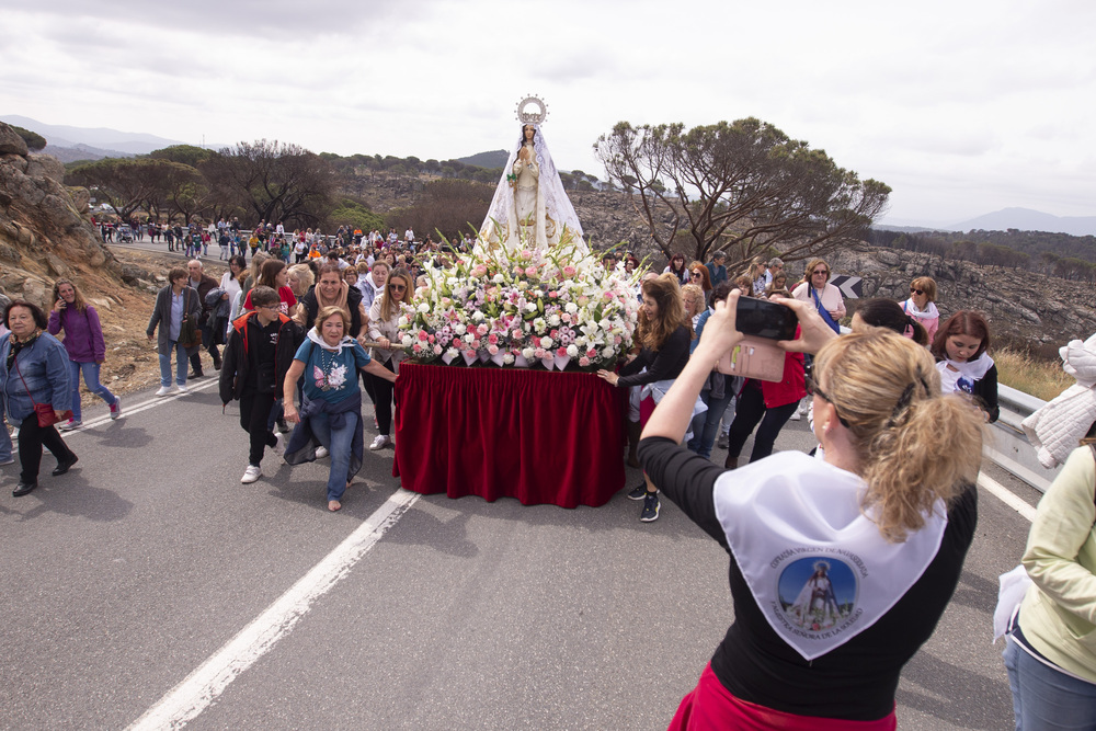 Romería de la Virgen de Navaserrada en Hoyo de Pinares.  / ISABEL GARCÍA