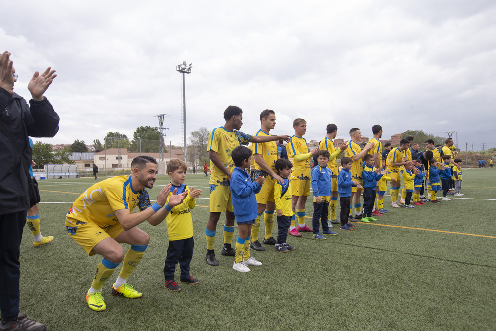 Celebración de ascenso fútbol DiocesÁvila de Regional de Aficionados a Tercera RFEF.  / ISABEL GARCÍA