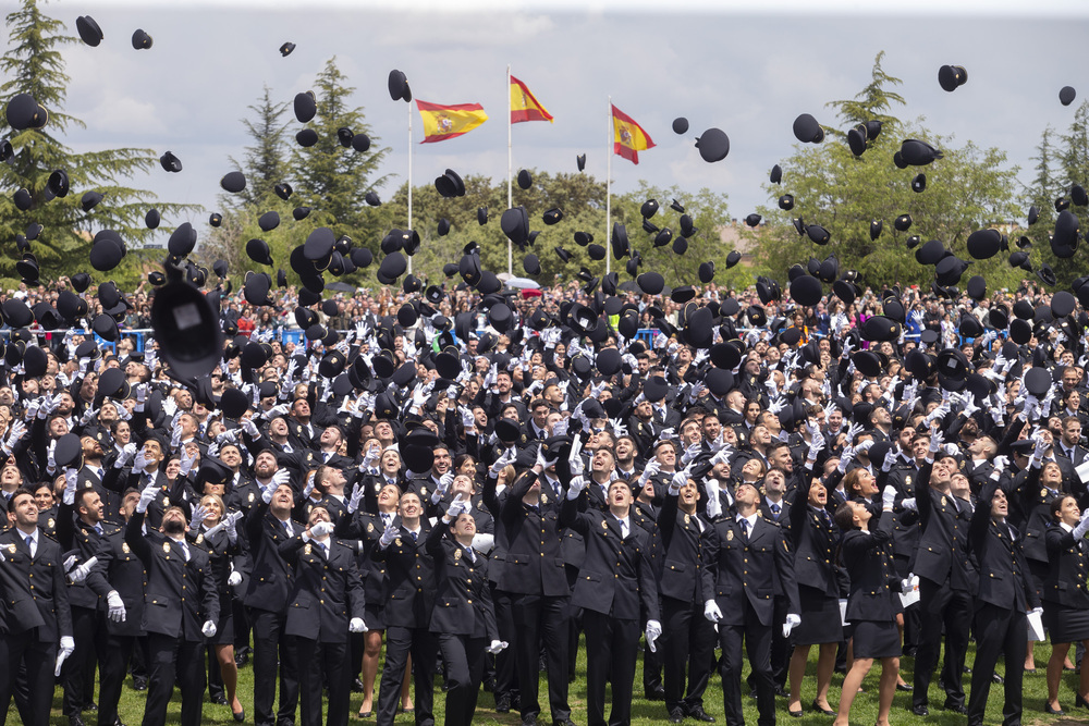 Jura en la Escuela de Policía.