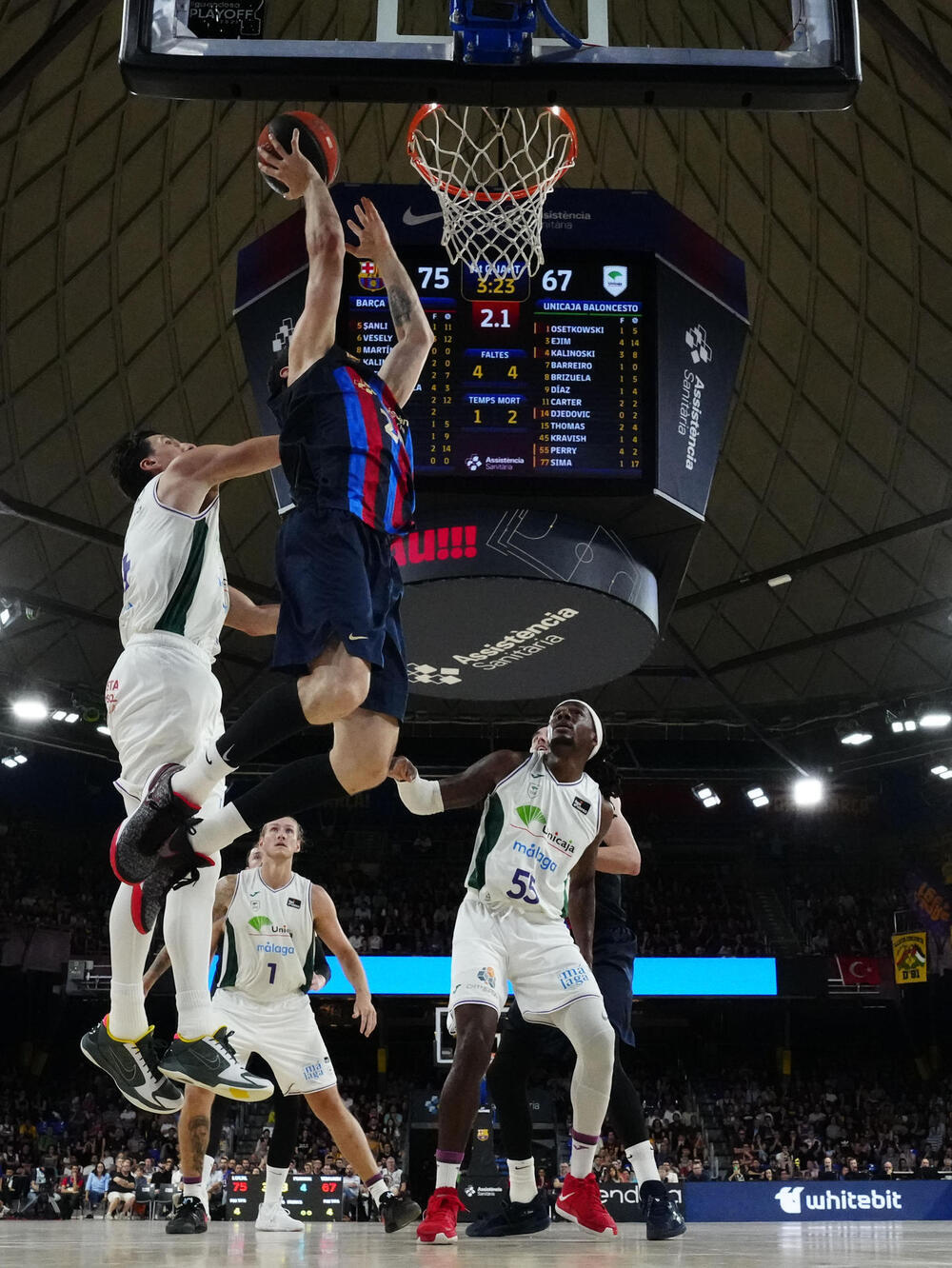 El Barça resiste la agresividad del Unicaja 