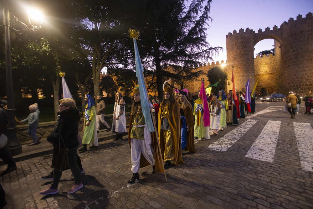 El alcalde entrega las Llaves de la Ciudad al  Emisario de los Reyes Magos.  / ISABEL GARCÍA