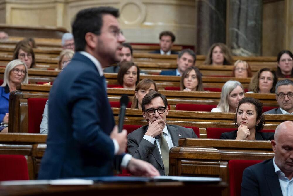 El Govern y el PSC han llegado a un acuerdo para aprobar los Presupuestos de la Generalitat para 2024, que todavía no cuentan con los apoyos suficientes, pues republicanos y socialistas no llegan a la mayoría absoluta de 68 diputados en el Parlament
