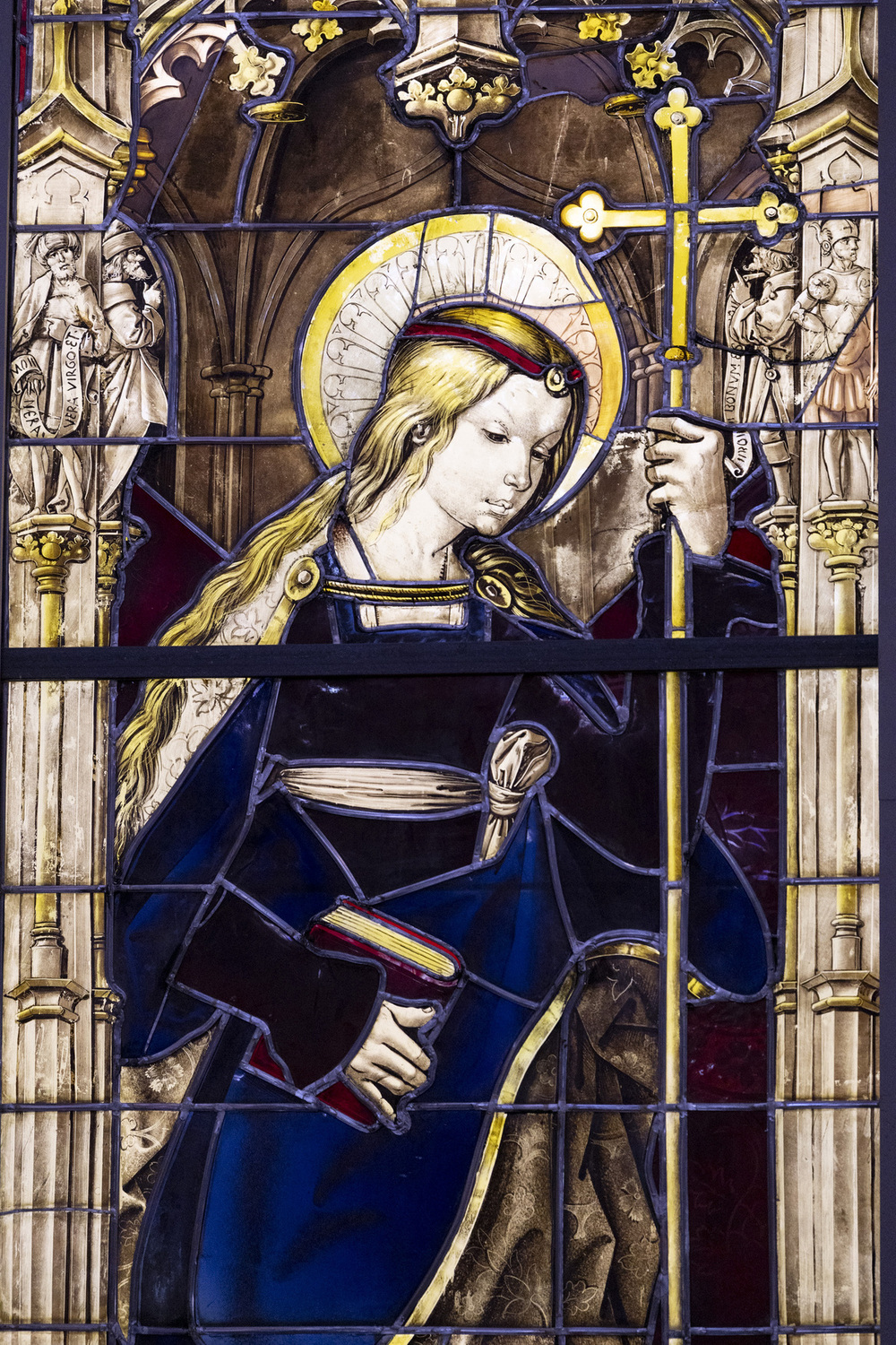 La catedral ‘baja al suelo’ las vidrieras del transepto norte