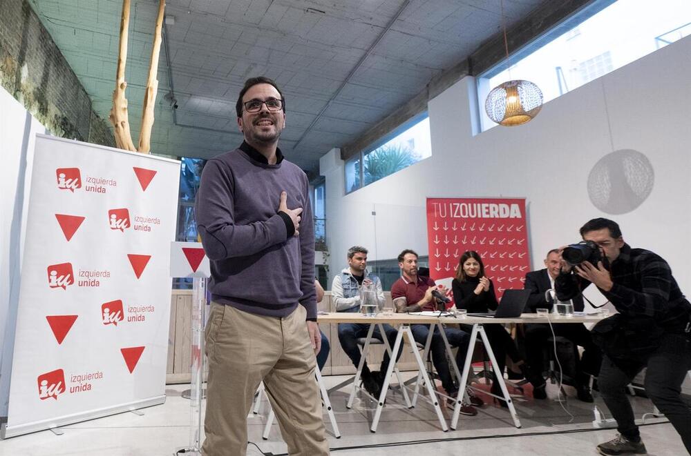  El hasta ahora ministro de Consumo, Alberto Garzón, despidiéndose de la formación ya que abandona la primera línea política, durante una reunión de la Coordinadora Federal de IU, en el Espacio Ecooo, a 1 de diciembre de 2023, en Madrid (España).