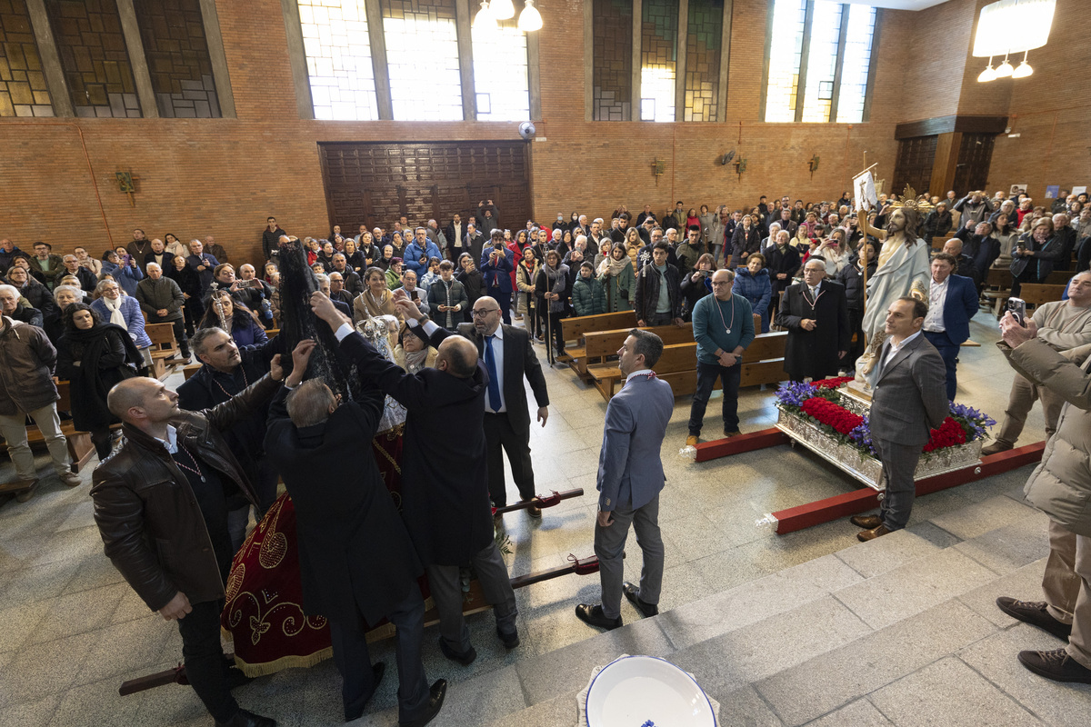 Domingo de Resurrección, procesión de Resucitado, Semana Santa 2024. Encuentro en la Iglesia de la Sagrada Familia.   / ISABEL GARCÍA