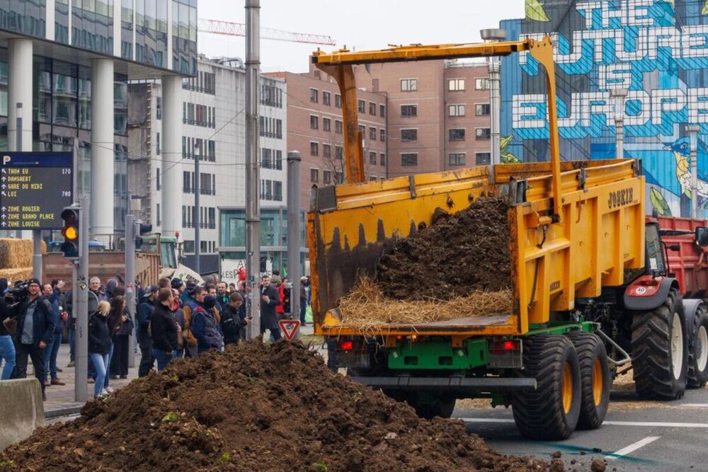 Los tractores vuelven a bloquear Bruselas