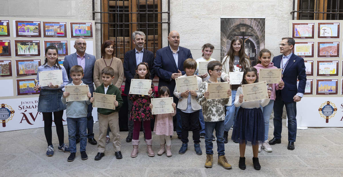 Entrega de premios a los ganadores del XII Concurso de Dibujo Escolar de la Semana Santa de Ávila 2024.