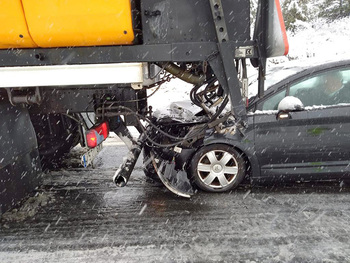 La nieve provoca los primeros problemas en las carreteras