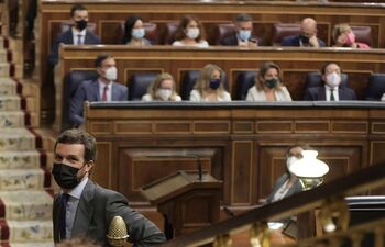 El PP le recorta casi tres puntos al PSOE, según el CIS