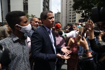Guaidó asegura que evitó ser detenido gracias a sus vecinos