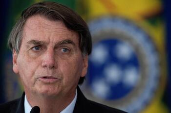 Bolsonaro, ingresado por dolores abdominales