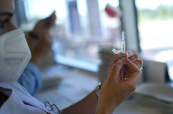 Más de la mitad de la población española ya está inmunizada