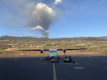 La nube de ceniza deja inoperativo el aeropuerto de La Palma
