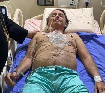 Bolsonaro es trasladado a un hospital de Sao Paulo