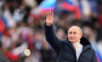 Putin exhibe la unidad de Rusia en un acto multitudinario