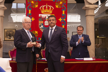 Pedro Sánchez García recibe el Premio A. Duperier con «honor»