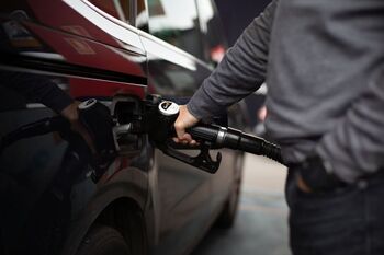 La gasolina y el diésel bajan por primera vez en 2022