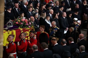Reino Unido despide a su reina con un solemne funeral