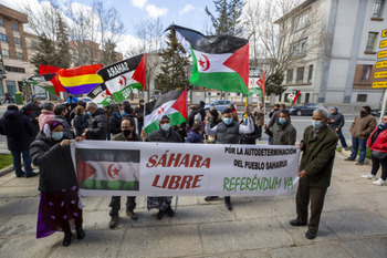 Un centenar de personas pide la autodeterminación en el Sahara