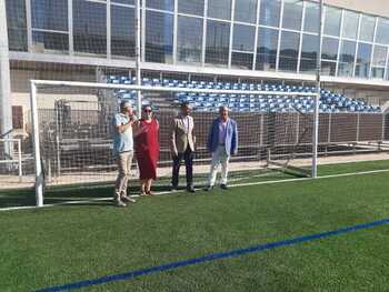 El campo de fútbol Santiago Sanz estrena césped artificial